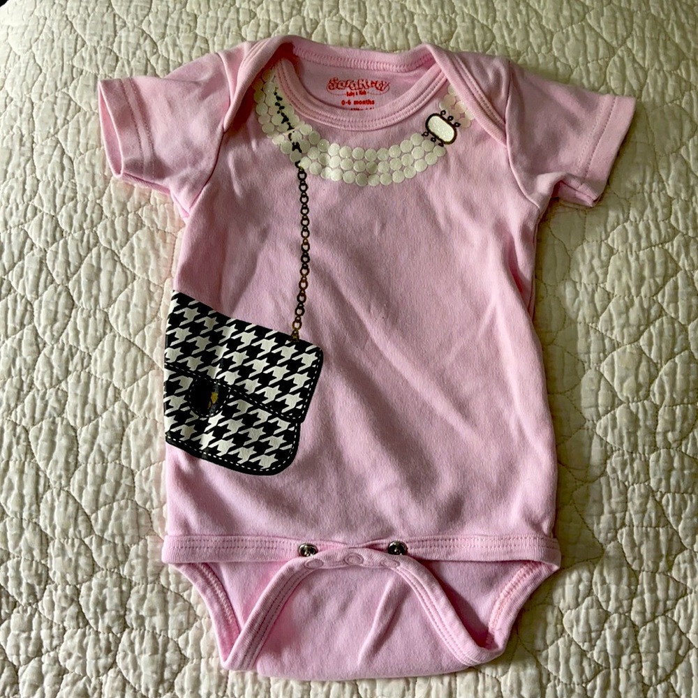 0-6mo onesie with necklace and bag print